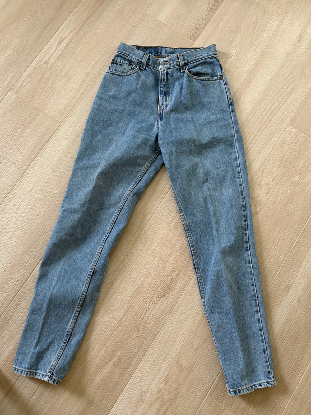 Levi's Women’s Blue Slim Straight Jeans relaxed fit. Never worn